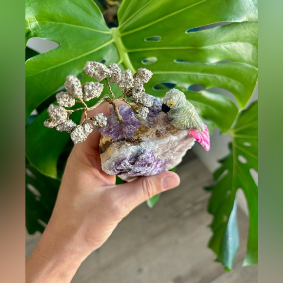 Parrot carving on Fluorite - Picture 5 of 6